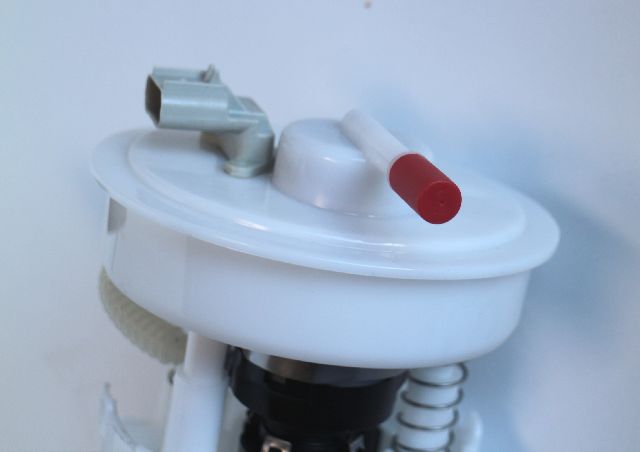 2001-2004 Chrysler PT Cruiser Fuel Pump Module Assembly (AutoBest)