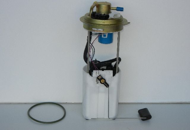 2004 GMC Sierra 2500 Fuel Pump Module Assembly (AutoBest)