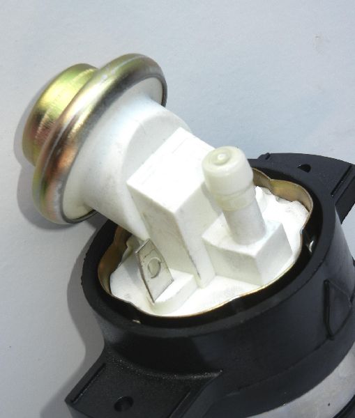 1990-1996 INFINITI Q45 Fuel Pump and Strainer Set (AutoBest)