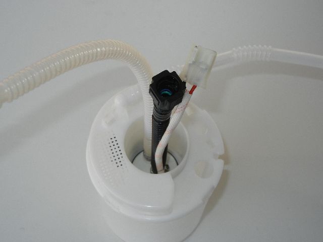 2004-2007 Volkswagen Touareg Fuel Pump Module Assembly - Left (AutoBest)