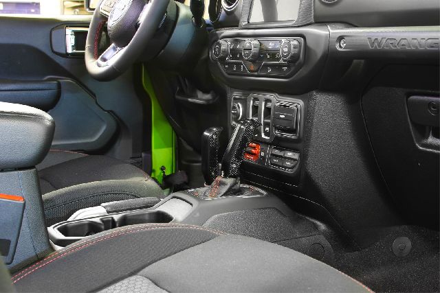 2018-2022 Jeep Wrangler Automatic Transmission Shift Lever Knob (B&M)