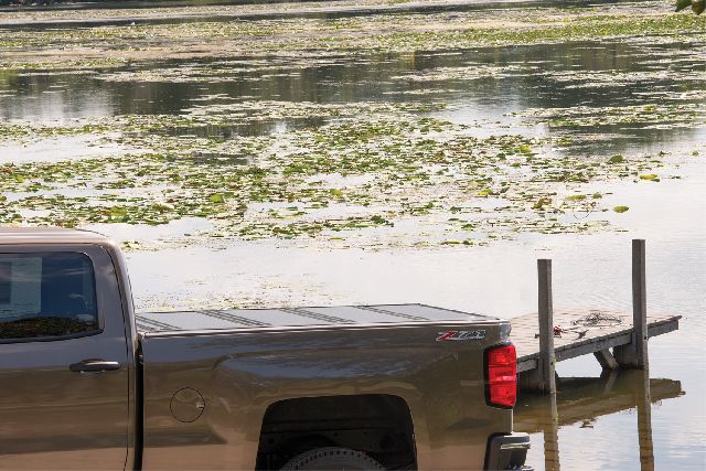 1999-2004 GMC Sierra 2500 Tonneau Cover (Bak Industries)