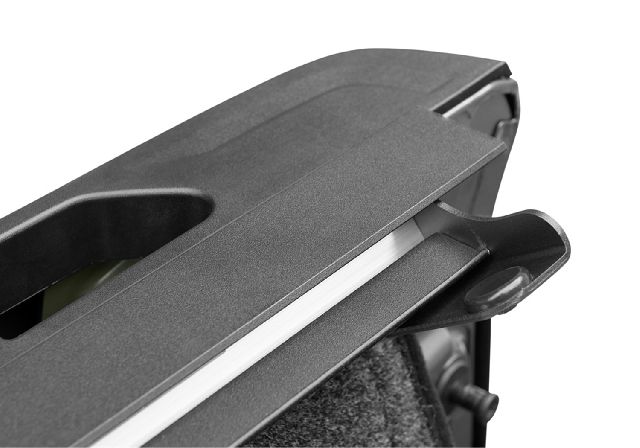 1999-2004 GMC Sierra 2500 Tonneau Cover (Bak Industries)