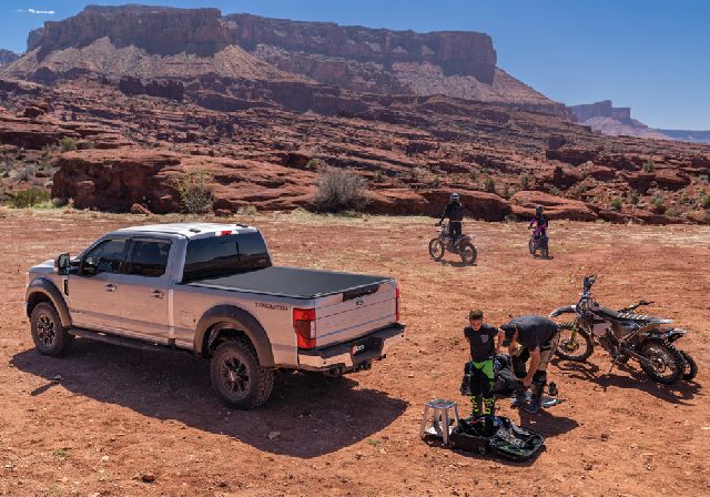1999-2007 Ford F-250 Super Duty Tonneau Cover (Bak Industries)