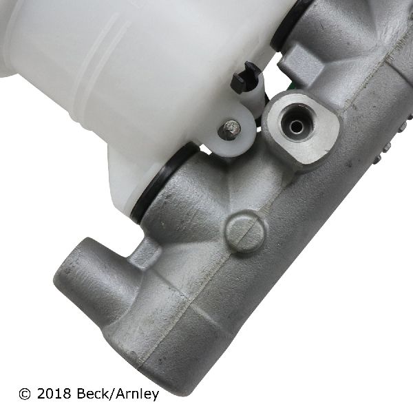 1992-2000 Mitsubishi Montero Brake Master Cylinder (Beck Arnley)