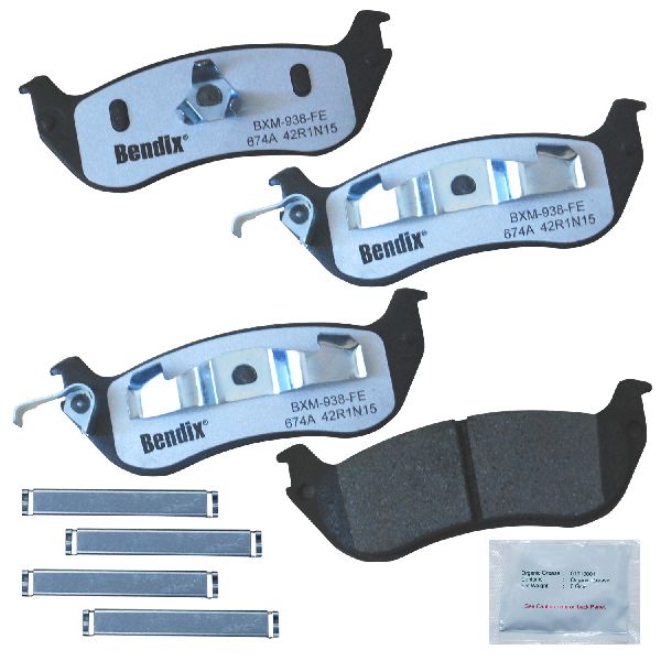 1996-2002 Lincoln Town Car Disc Brake Pad Set - Rear (Bendix)