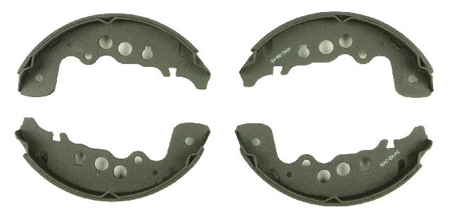1999-2004 Chevrolet Tracker Drum Brake Shoe Set - Rear (Bosch)