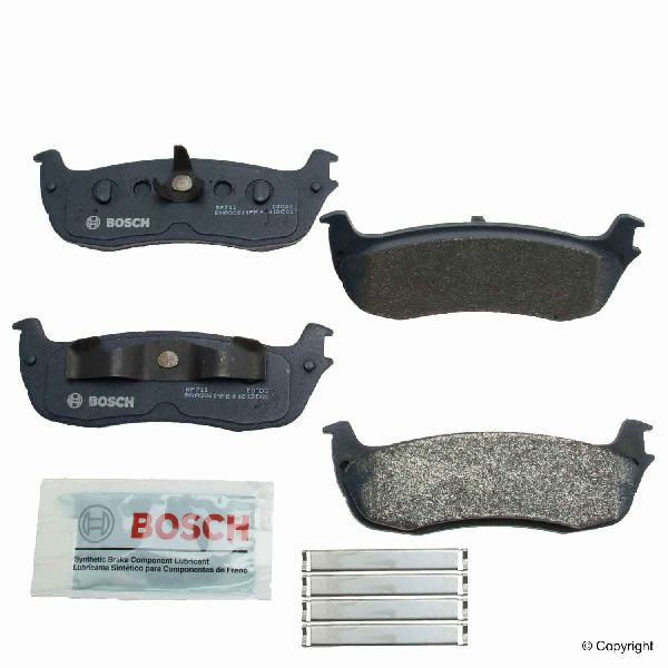 1998-2002 Lincoln Navigator Disc Brake Pad Set - Rear (Bosch)