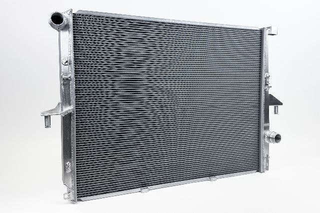 2003-2010 Porsche Cayenne Radiator - Center (CSF)