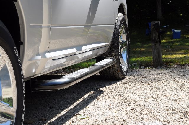 2001-2006 GMC Sierra 3500 Step Nerf Bar (Dee Zee)