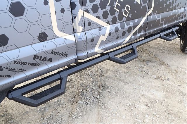 2020 GMC Sierra 2500 HD Step Nerf Bar (Dee Zee)