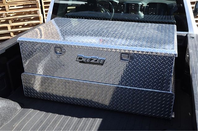 1999-2004 GMC Sierra 2500 Liquid Transfer Tank / Tool Box Unit (Dee Zee)