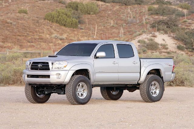 2005-2013 Toyota Tacoma Suspension Lift Kit (Fabtech)
