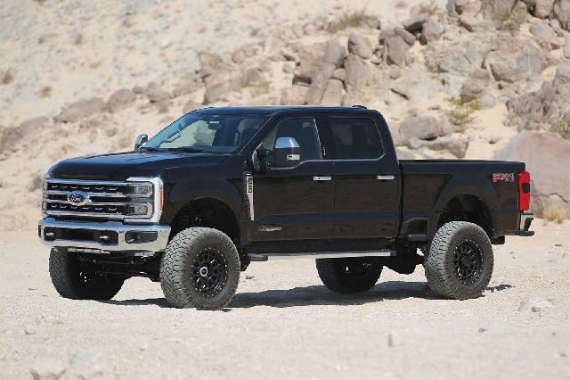 2023-2024 Ford F-350 Super Duty Suspension Lift Kit (Fabtech)