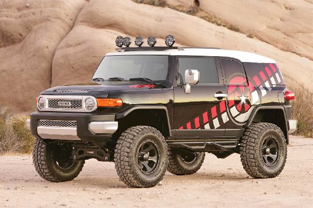 2007-2008 Toyota FJ Cruiser Suspension Lift Kit (Fabtech)