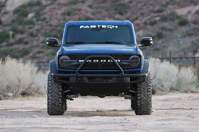 2021-2024 Ford Bronco Suspension Lift Kit (Fabtech)
