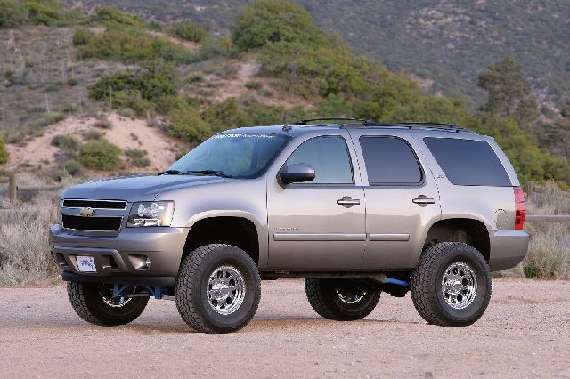 2007-2013 Chevrolet Avalanche Suspension Lift Kit (Fabtech)