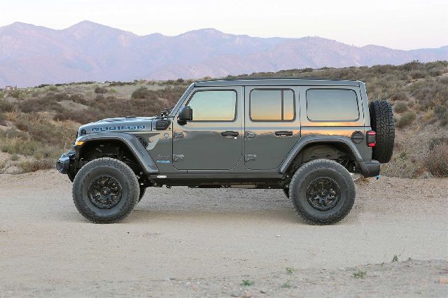 2021 Jeep Wrangler Suspension Lift Kit (Fabtech)