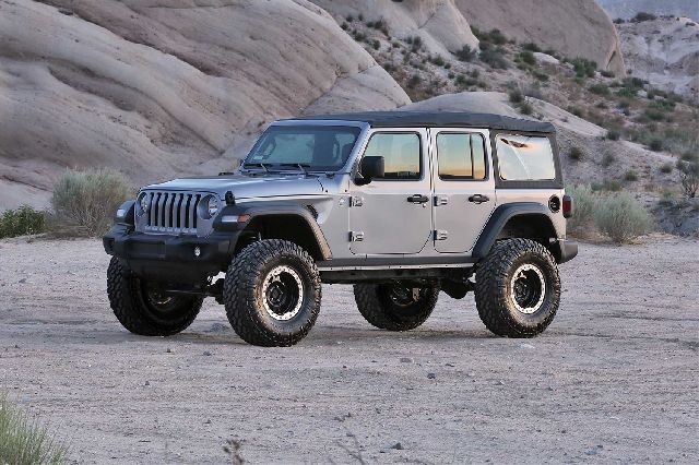 2018-2021 Jeep Wrangler Suspension Lift Kit (Fabtech)