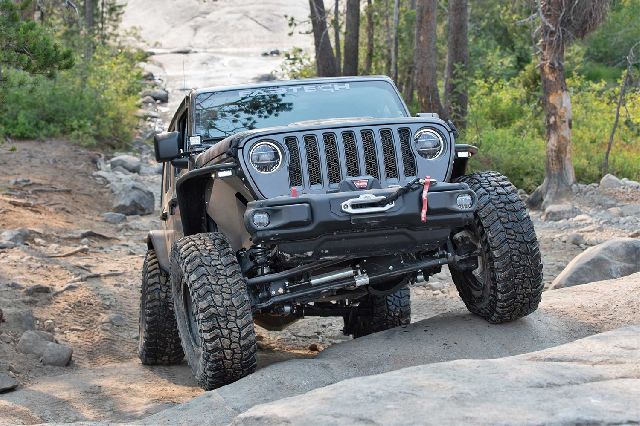 2018-2021 Jeep Wrangler Steering Damper Kit (Fabtech)