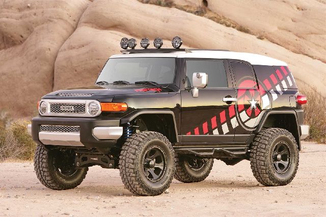 2007-2008 Toyota FJ Cruiser Suspension Lift Kit (Fabtech)