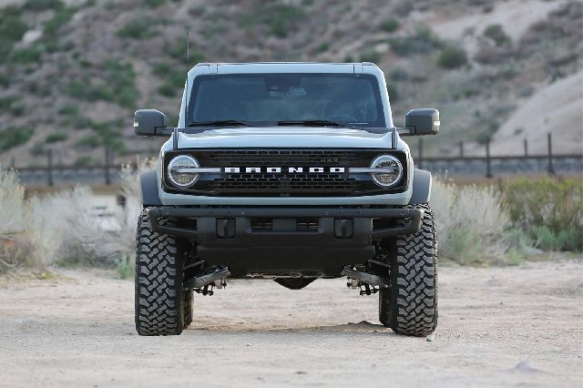 2021-2024 Ford Bronco Suspension Lift Kit (Fabtech)