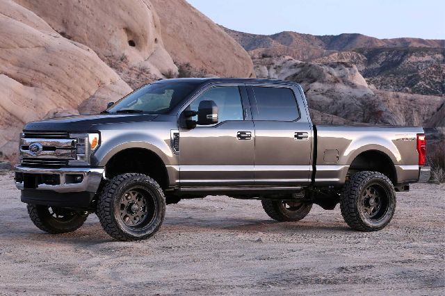 2017-2021 Ford F-350 Super Duty Suspension Lift Kit (Fabtech)