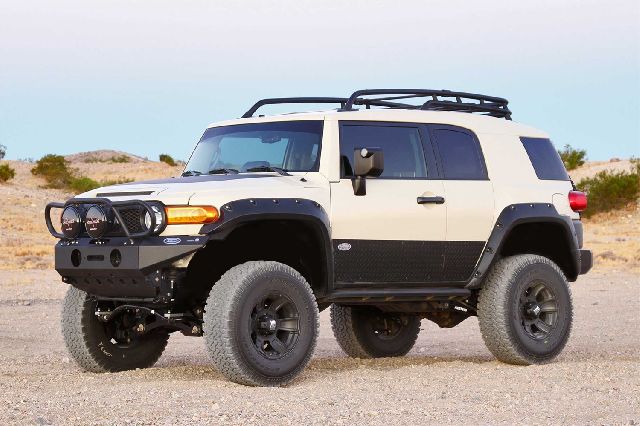 2010-2012 Toyota FJ Cruiser Suspension Lift Kit (Fabtech)
