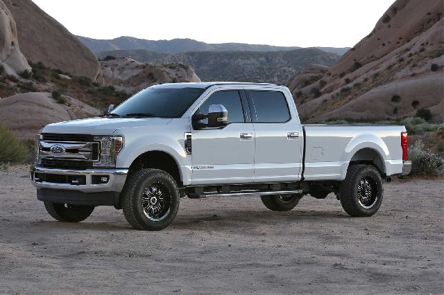2017-2024 Ford F-350 Super Duty Suspension Lift Kit (Fabtech)