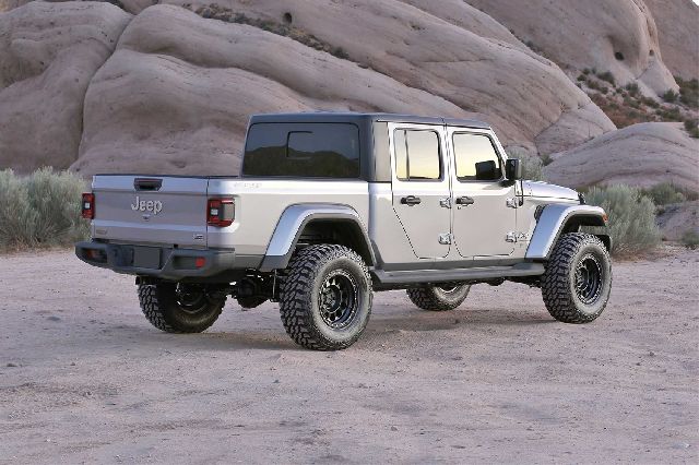 2020-2021 Jeep Gladiator Suspension Lift Kit (Fabtech)