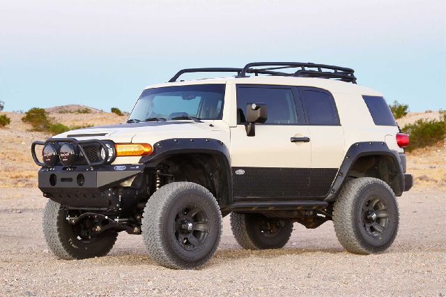 2010-2013 Toyota FJ Cruiser Suspension Lift Kit (Fabtech)
