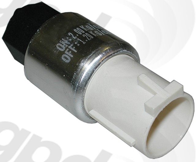 2004-2005 Lincoln Town Car A/C Clutch Cycle Switch (Global Parts)