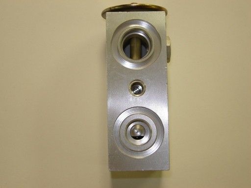 2003-2005 Lincoln Aviator A/C Expansion Valve - Front (Global Parts)
