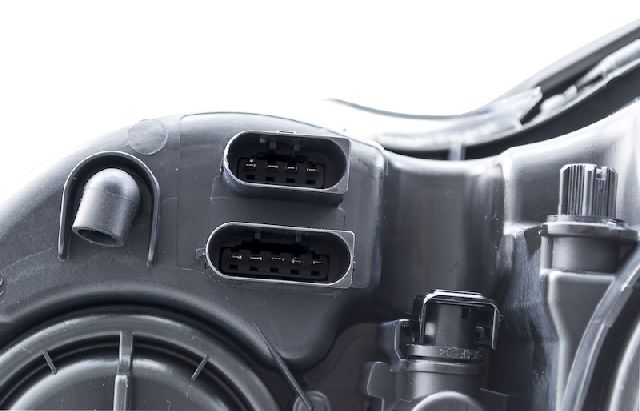 2003-2005 Mercedes-Benz CLK320 Headlight Assembly - Front Right (Hella)