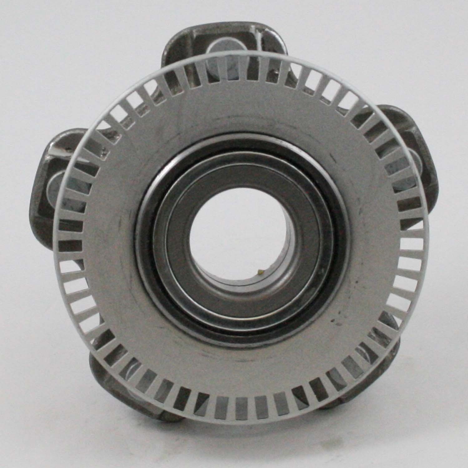 2008, 2007, 2006, 2005, 2004, 2003, 2002, 2001 Chevrolet Tracker Wheel Bearing and Hub Assembly