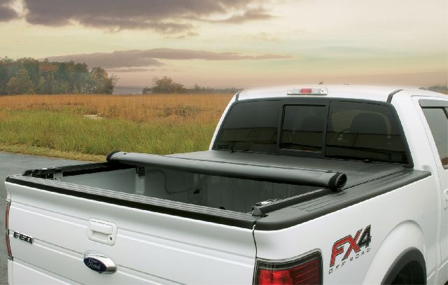 1996-2004 Dodge Dakota Tonneau Cover (Lund)