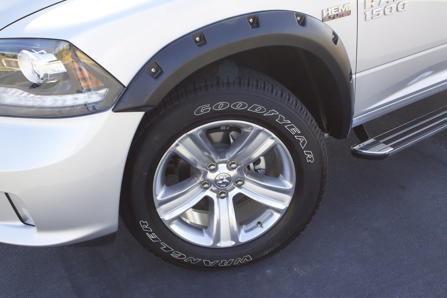 2018, 2017, 2016, 2015, 2014, 2013, 2012, 2011 Ram 2500 2500 Fender Flare