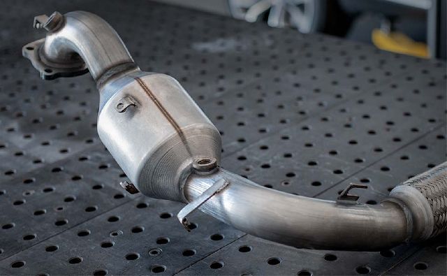 2005 Subaru Outback Catalytic Converter with Integrated Exhaust Manifo - Right (MagnaFlow Performance Exhaust)