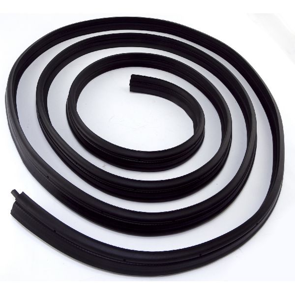 1984-2001 Jeep Cherokee Liftgate Seal (Omix-Ada)