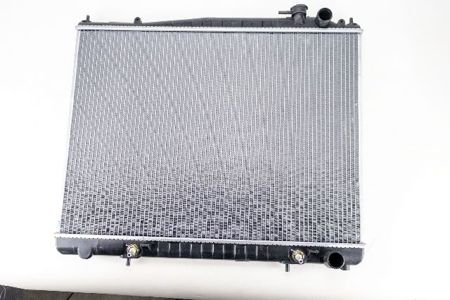 1996-2000 Nissan Pathfinder Radiator (Onix)