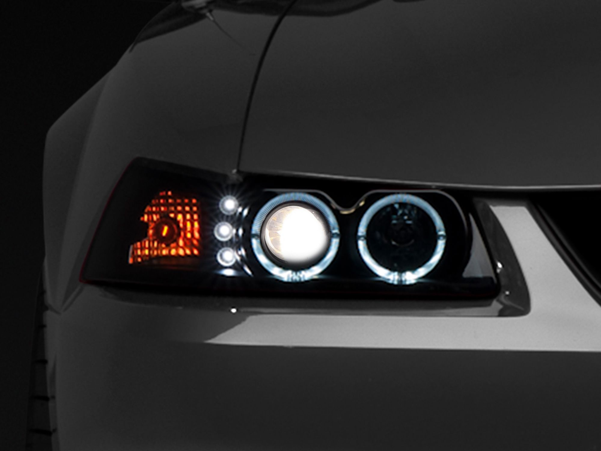 2004, 2003, 2002, 2001, 2000, 1999 Ford Mustang Headlight