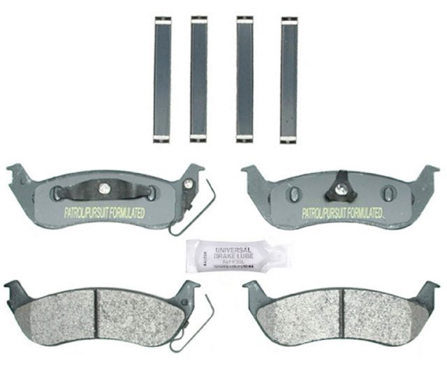 2003-2004 Lincoln Town Car Disc Brake Pad Set - Rear (Raybestos)