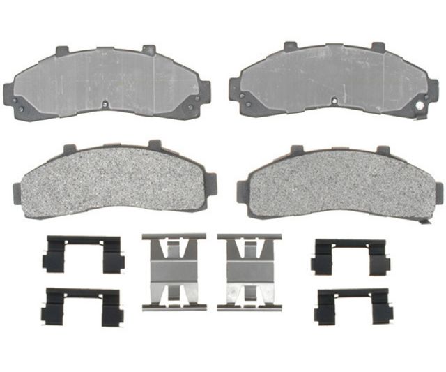 1997-2001 Mercury Mountaineer Disc Brake Pad Set - Front (Raybestos)