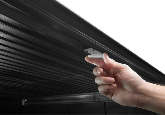 2022-2023 Nissan Frontier Tonneau Cover (Retrax)