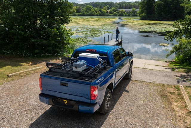 2024 Toyota Tacoma Tonneau Cover (Retrax)