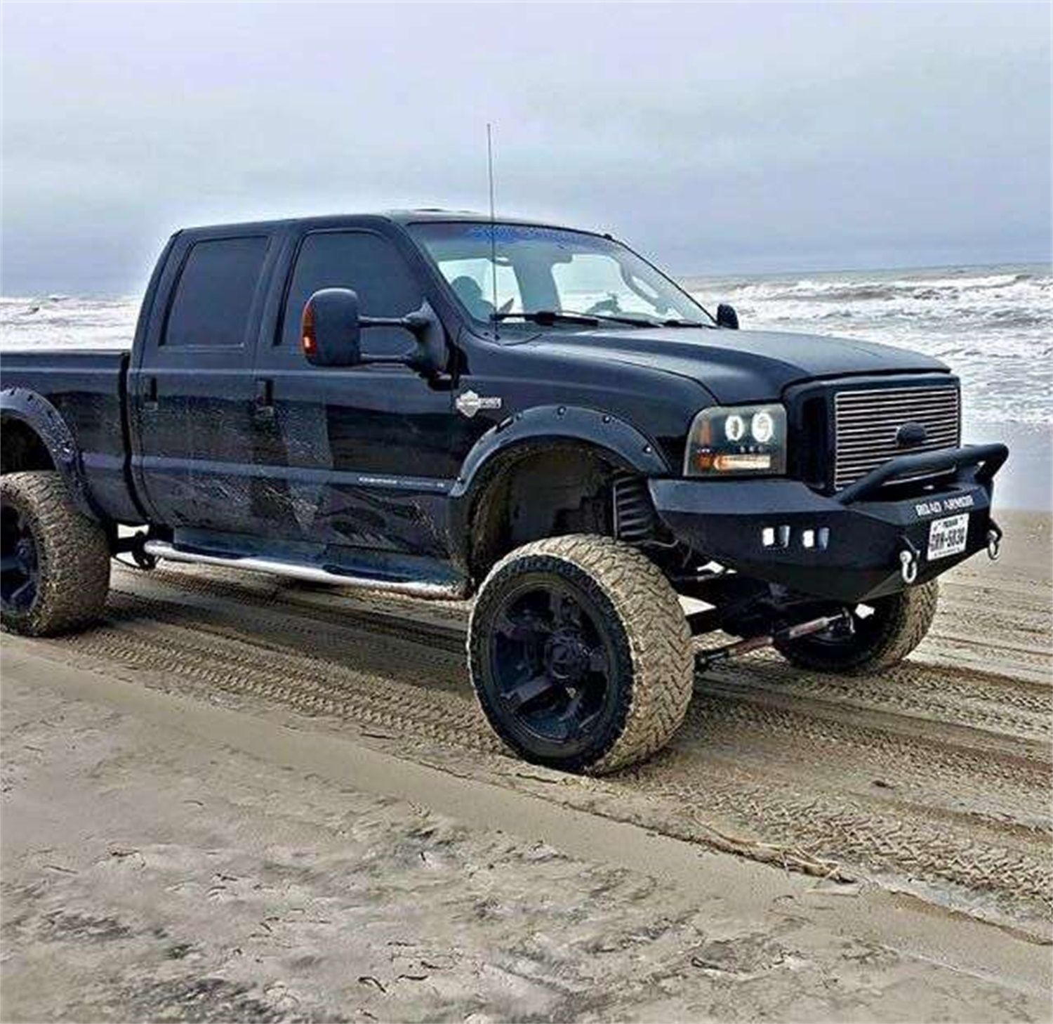 2005 Ford Excursion Bumper