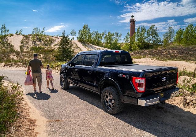 2007-2014 GMC Sierra 2500 HD Tonneau Cover (Roll N Lock)