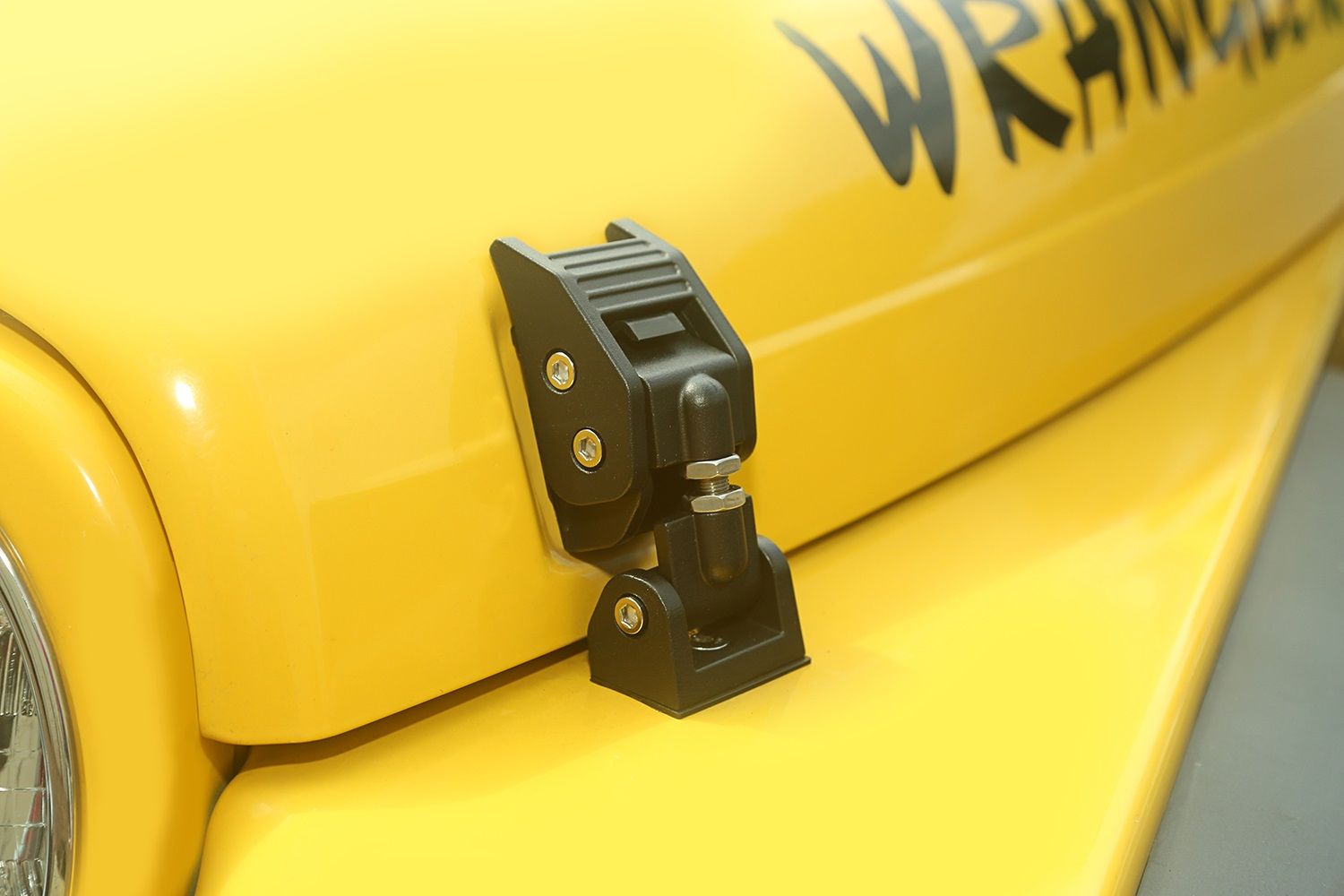 2006, 2005, 2004, 2003, 2002, 2001, 2000, 1999, 1998, 1997 Jeep Wrangler Hood Latch Assembly