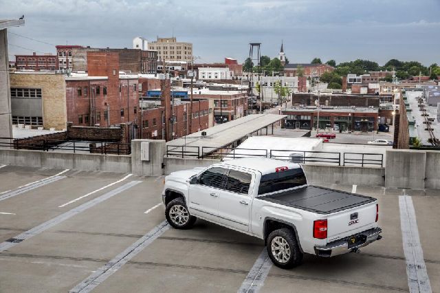 2016-2023 Toyota Tacoma Tonneau Cover (UnderCover)