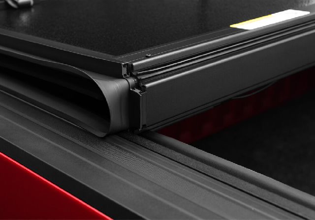 2023-2025 GMC Canyon Tonneau Cover (UnderCover)